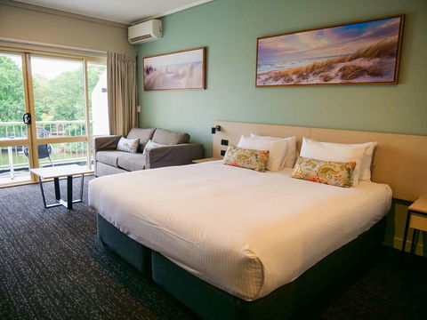 Nightcap At Hinterland Hotel - Stayed 3