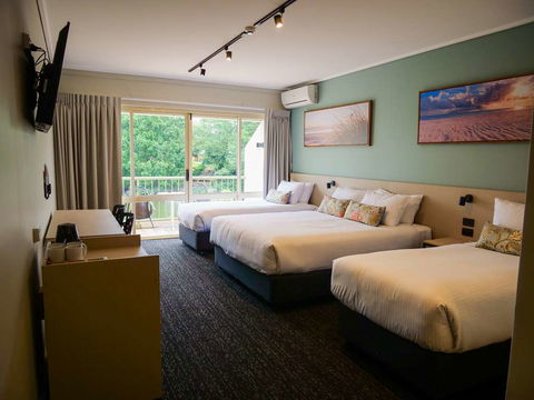 Nightcap At Hinterland Hotel - Stayed 8