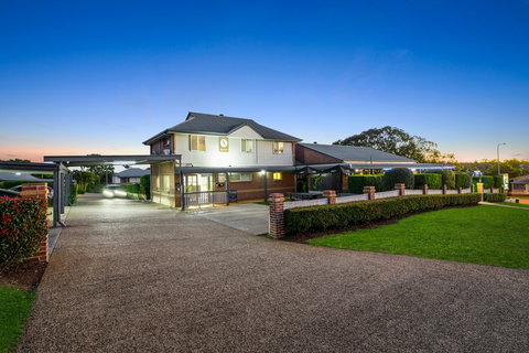 Ambassador On Ruthven Motel - Stayed 0