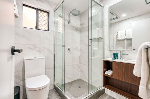 Palms City Resort - Stays Accommodation 12