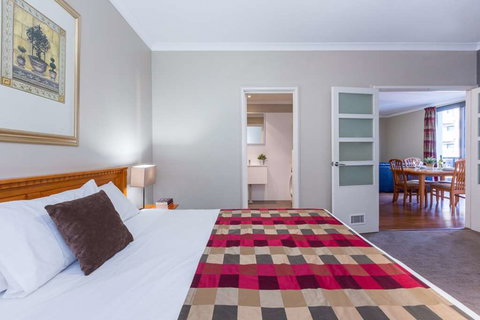 Mont Clare Boutique Apartments - Stayed 7