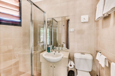 Palms City Resort - Stays Accommodation 8