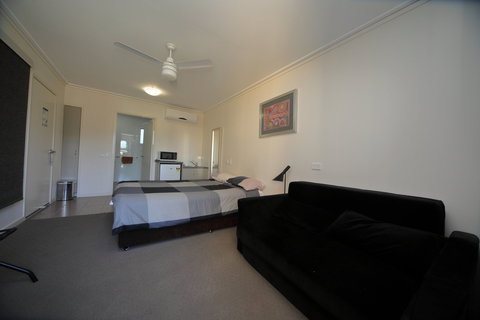 Black Rock Inn - Stays Accommodation 2