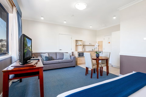 Hawkesbury Race Club Motel - Stays Accommodation 4
