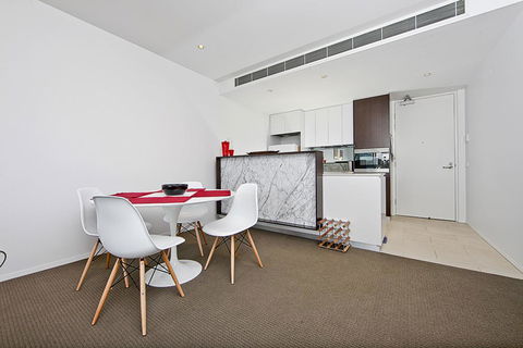 Realm Park 39 Barton ACT - Stayed 12