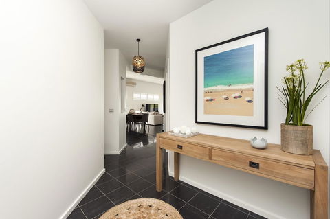 Mollymook Beachfront Penthouse 9 - Stayed 7