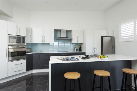 Mollymook Beachfront Penthouse 9 - Stayed 4