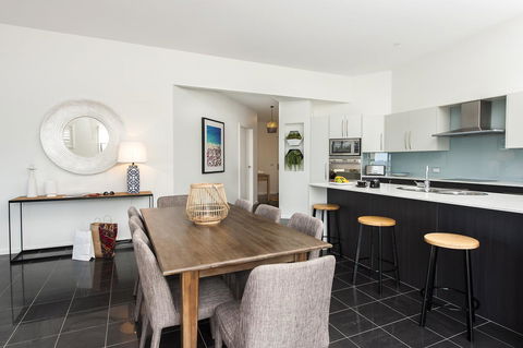 Mollymook Beachfront Penthouse 9 - Stayed 5