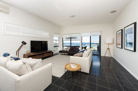 Mollymook Beachfront Penthouse 9 - Stayed 1