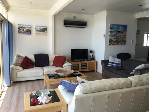 Crystal Blue Apartment - Stayed 3