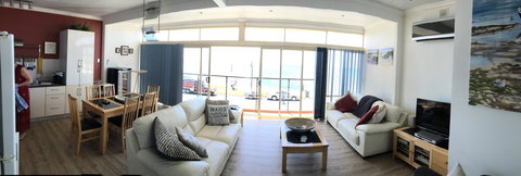 Crystal Blue Apartment - Stayed 32