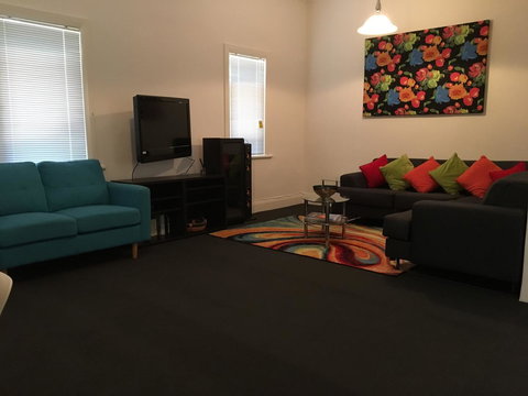 Cowan Street Bungalow - Stays Accommodation 7