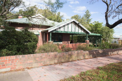 Cowan Street Bungalow - Stays Accommodation 13