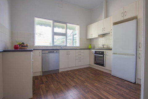 Cowan Street Bungalow - Stays Accommodation 11