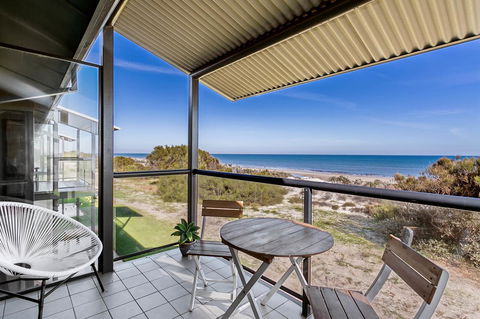 Blissful Beachfront Beachouse - Stays Accommodation 4