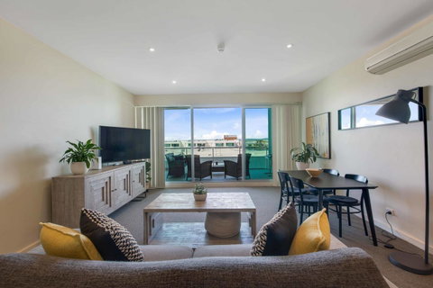 Port Adelaide Executive Waterfront Apartment - Stays Accommodation 21