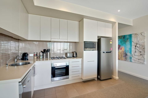 Port Adelaide Executive Waterfront Apartment - Stays Accommodation 8