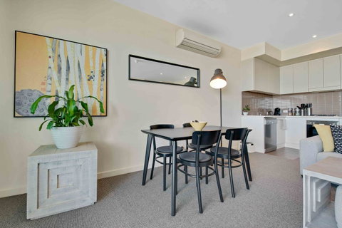 Port Adelaide Executive Waterfront Apartment - Stays Accommodation 13