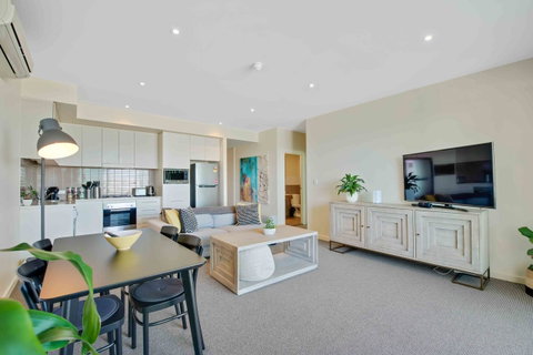 Port Adelaide Executive Waterfront Apartment - Stays Accommodation 17