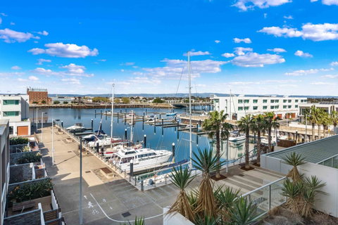 Port Adelaide Executive Waterfront Apartment - Stays Accommodation 0