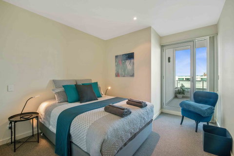 Port Adelaide Executive Waterfront Apartment - Stays Accommodation 2