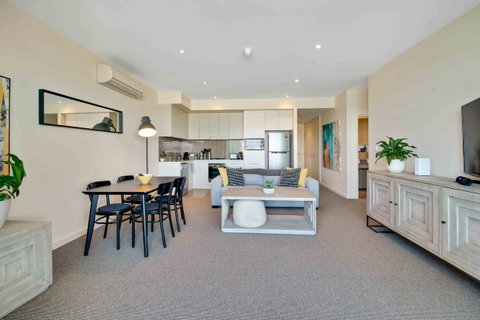 Port Adelaide Executive Waterfront Apartment - Stays Accommodation 16