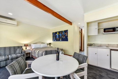 William Macintosh Motor Lodge - Stayed 18