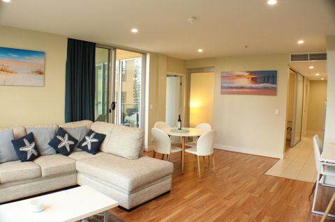 Beachside Luxury Apartments One & Two Bedroom In Beachfront Oaks Pier Building - Stayed 5