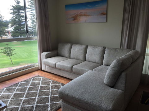 Beachside Luxury Apartments One & Two Bedroom In Beachfront Oaks Pier Building - Stayed 16