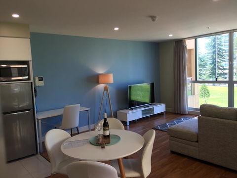 Beachside Luxury Apartments One & Two Bedroom In Beachfront Oaks Pier Building - Stayed 19