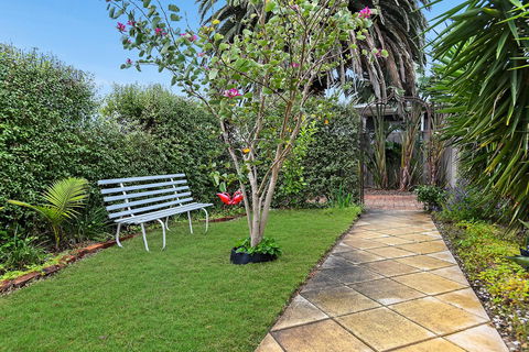 Ainslie Roberts Drive Retreat - Stays Accommodation 16