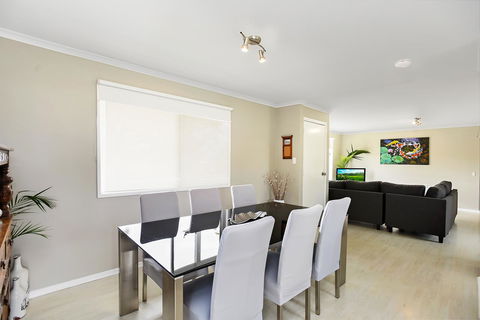 Ainslie Roberts Drive Retreat - Stays Accommodation 1