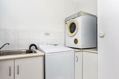 Ainslie Roberts Drive Retreat - Stays Accommodation 10