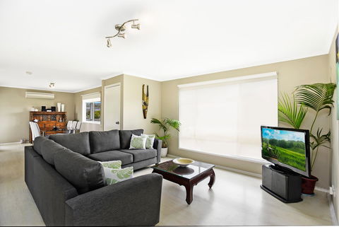 Ainslie Roberts Drive Retreat - Stays Accommodation 0