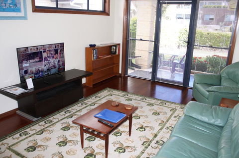 Serenity On Narrabeen Beach - 1Bdr Beachside Retreat - Stayed 7