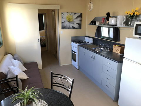 Rocks Retreat Cabin - Dolphin - Stays Accommodation 6