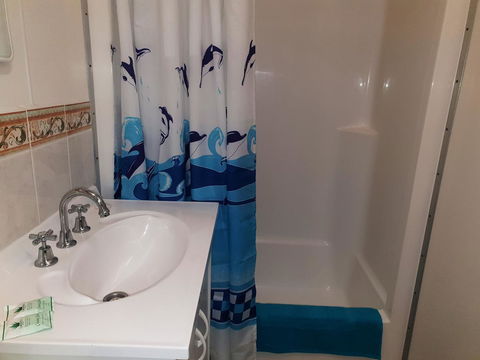 Rocks Retreat Cabin - Dolphin - Stays Accommodation 9