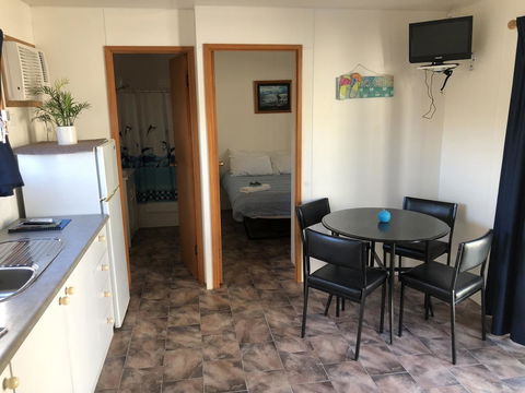 Rocks Retreat Cabin - Dolphin - Stays Accommodation 4