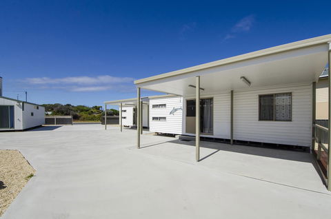 Rocks Retreat Cabin - Dolphin - Stays Accommodation 0