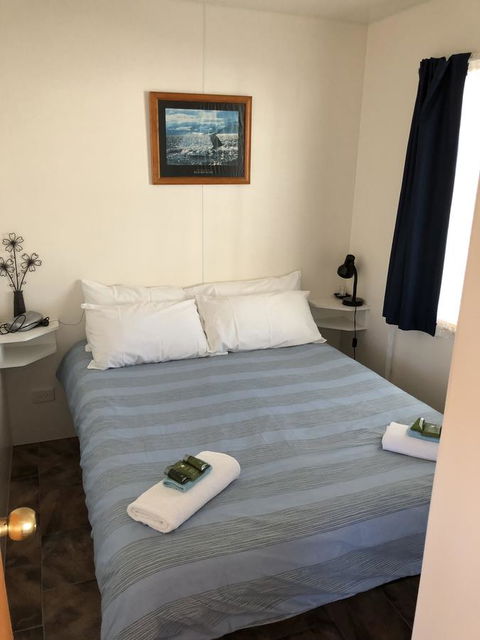 Rocks Retreat Cabin - Dolphin - Stays Accommodation 5