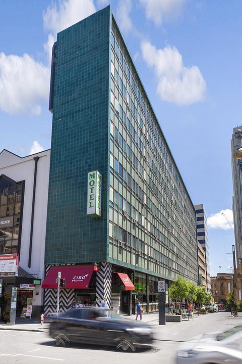 Cosmo On Bank - Stayed 15