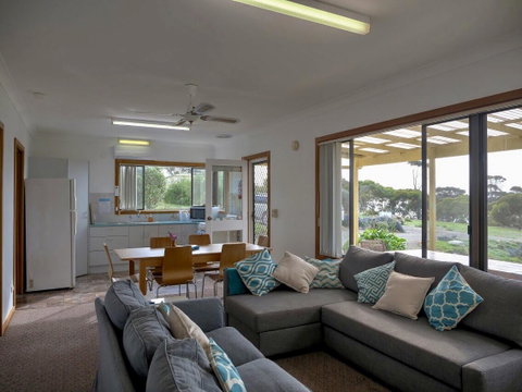 Emu Bay Holiday Homes - Stayed 7