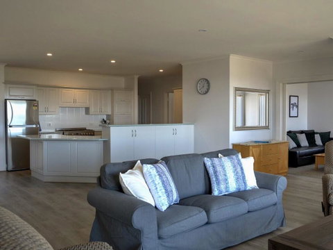 Emu Bay Holiday Homes - Stayed 15