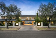 Book Wagga Wagga Accommodation Vacations Stayed Stayed