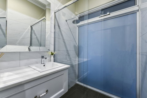 Aloha Central Luxury Apartments - Stayed 18