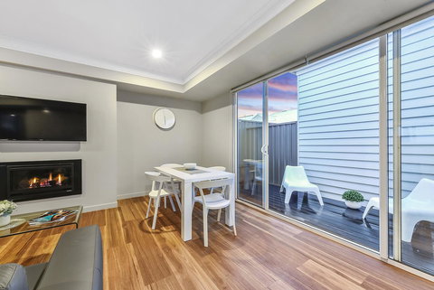 Aloha Central Luxury Apartments - Stayed 24