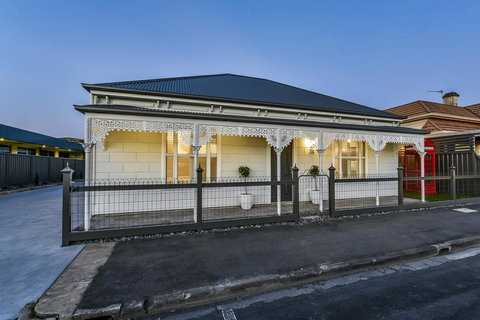 Aloha Central Luxury Apartments - Stayed 12