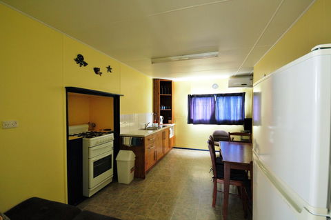 Baudin Beach Apartments - Stays Accommodation 4
