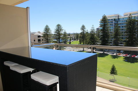 Beachside Luxury Getaway In Glenelg - Stayed 15
