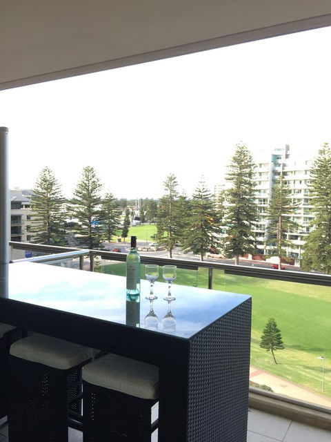 Beachside Luxury Getaway In Glenelg - Stayed 0